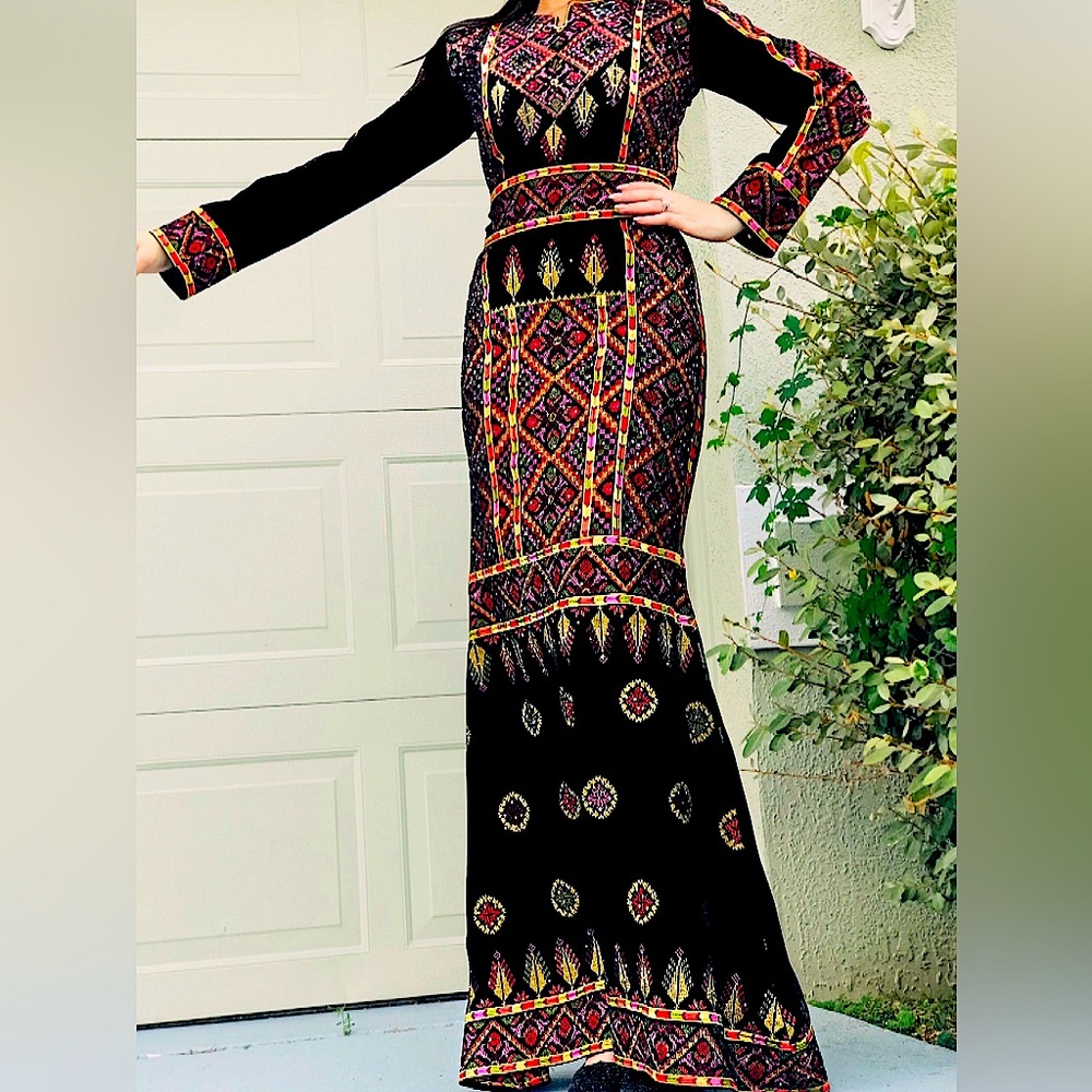 Mermaid Elegant Embroidery stove Thoub